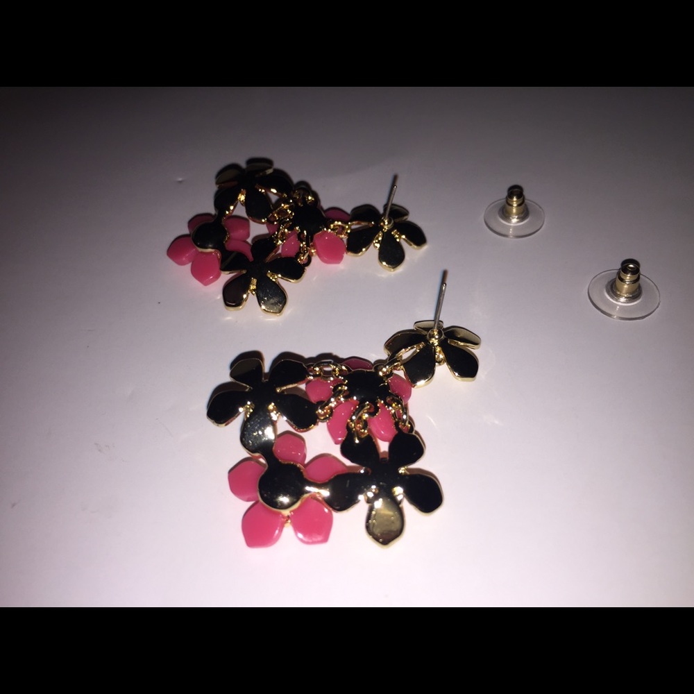 NWT Crown & Ivy Floral Earrings - Picture 8 of 8